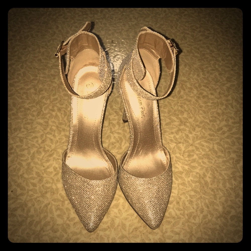 Gold glitter pumps